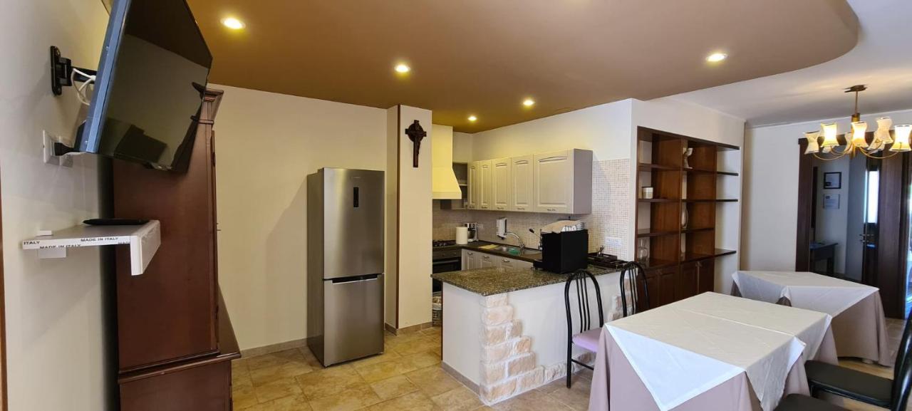Bed And Breakfast La Terrazza Чистернино Экстерьер фото
