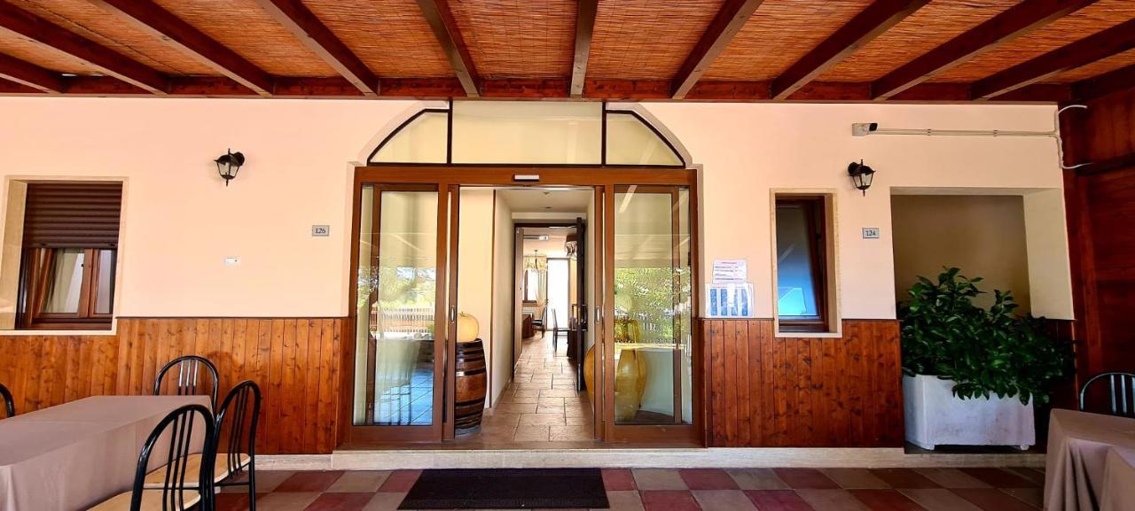 Bed And Breakfast La Terrazza Чистернино Экстерьер фото