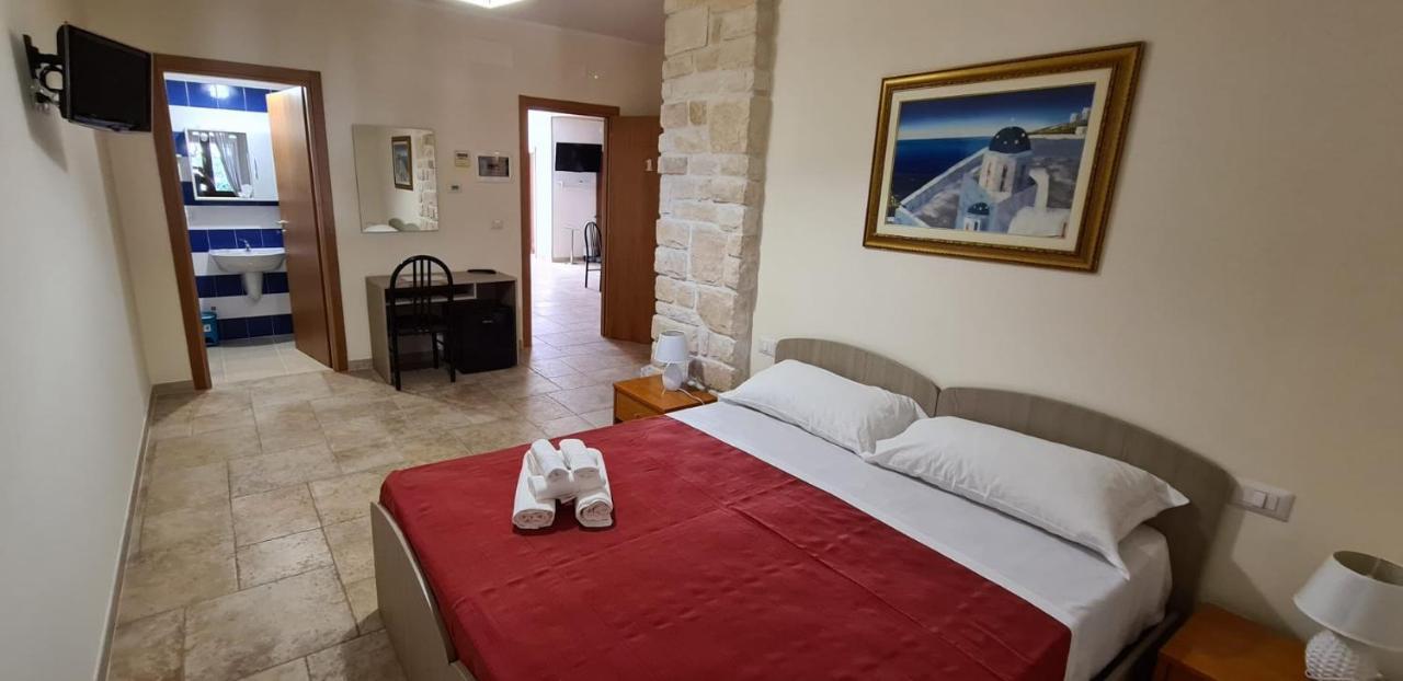 Bed And Breakfast La Terrazza Чистернино Экстерьер фото