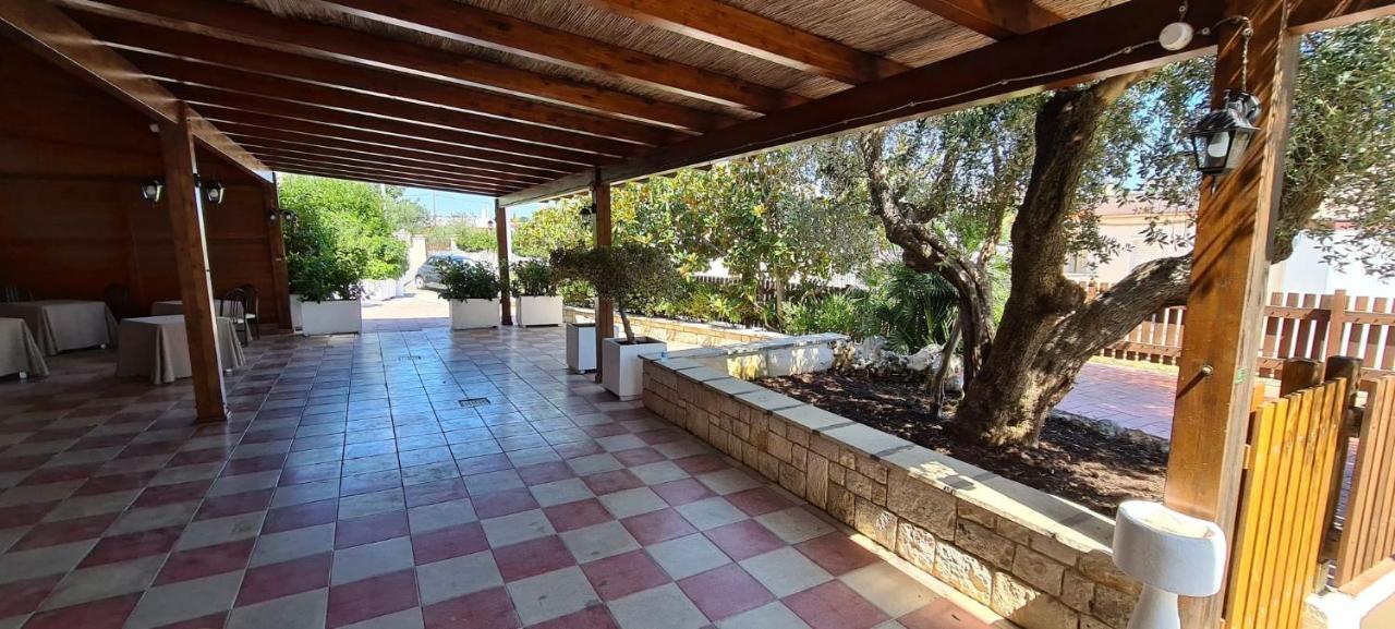 Bed And Breakfast La Terrazza Чистернино Экстерьер фото