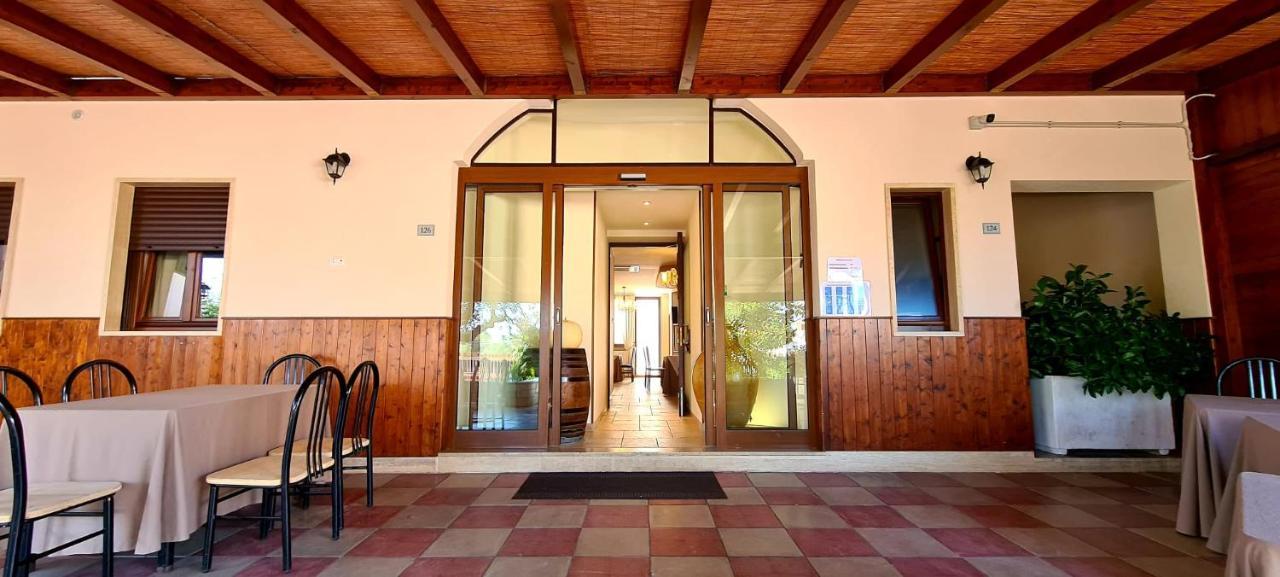 Bed And Breakfast La Terrazza Чистернино Экстерьер фото